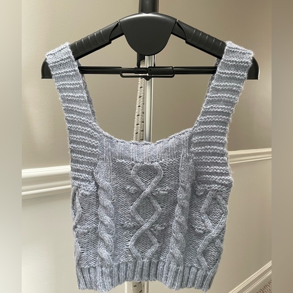 NWT Cropped Sweater Set Kendall & Kylie Brand - Picture 2 of 4